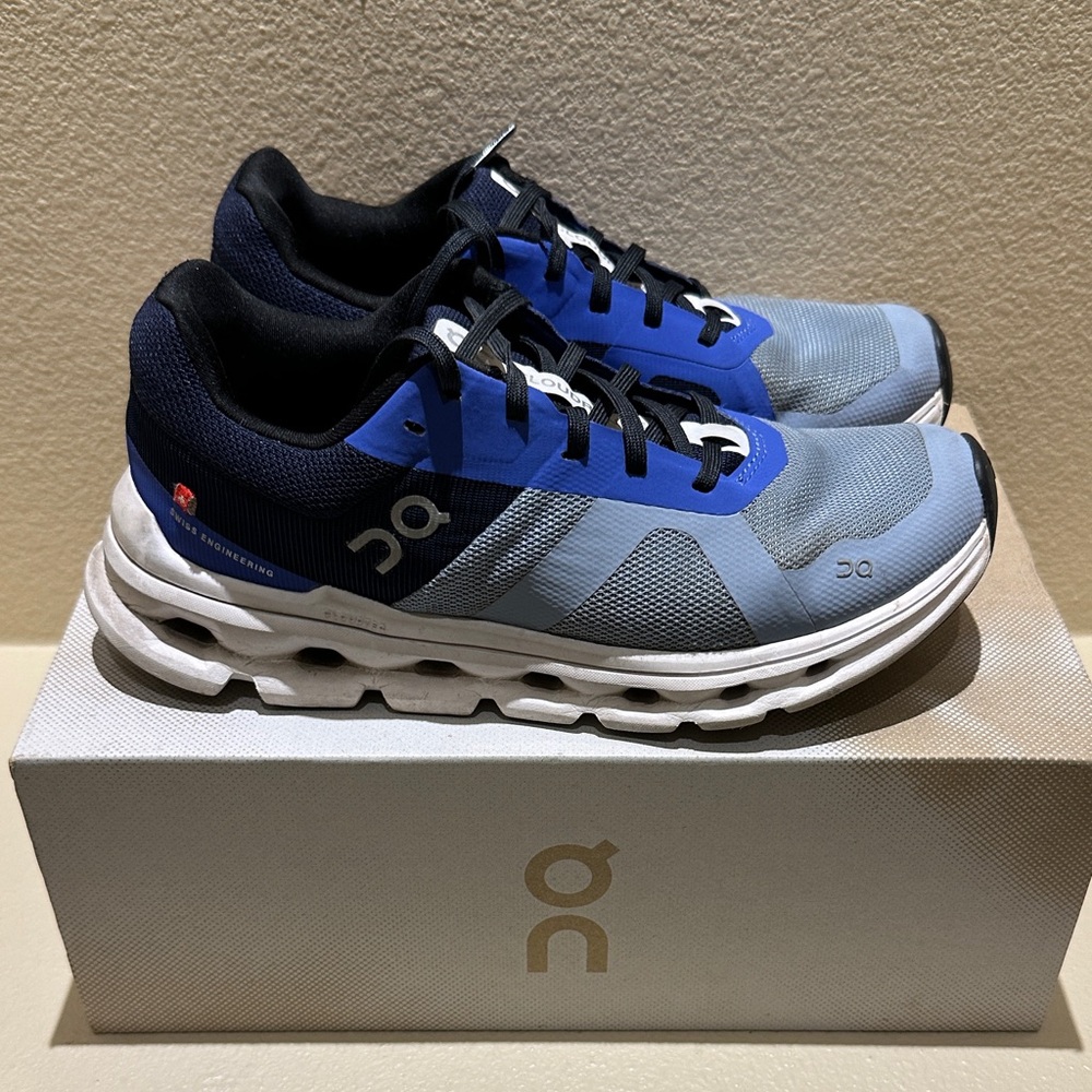 On Cloudrunner Chambray/Midnight Women Shoes Size 6